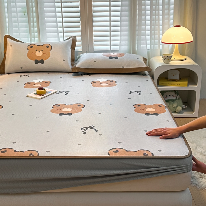 91家纺网 家纺一手货源 找家纺 迪乐妮 2025新款真冰藤印花床笠款凉席 爱心熊