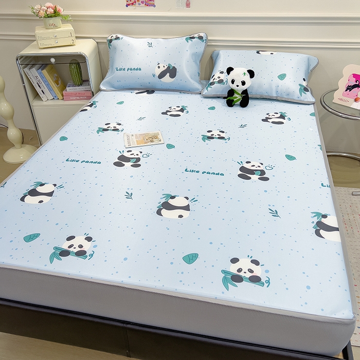 91家纺网 家纺一手货源 找家纺 摩妮卡 2025新款小清新碳光冰丝软席床笠款单床笠三件套 冰蓝熊猫