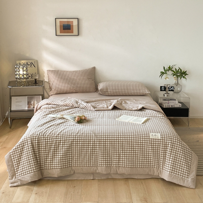 91家纺网 家纺一手货源 找家纺 2025梦初语新款无印风棉花夏被 咖小格