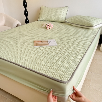 91家纺网 家纺一手货源 找家纺 2025新款加厚乳胶床笠款经典纯色夏被套件 饼干花-果绿