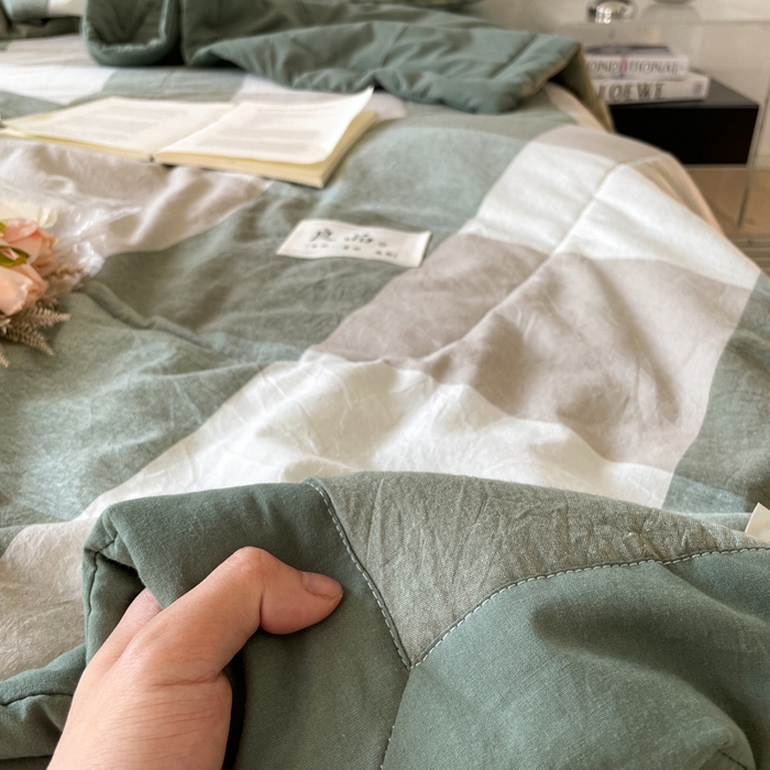 91家纺网 家纺一手货源 找家纺 2025梦初语新款无印风棉花夏被 绿大格