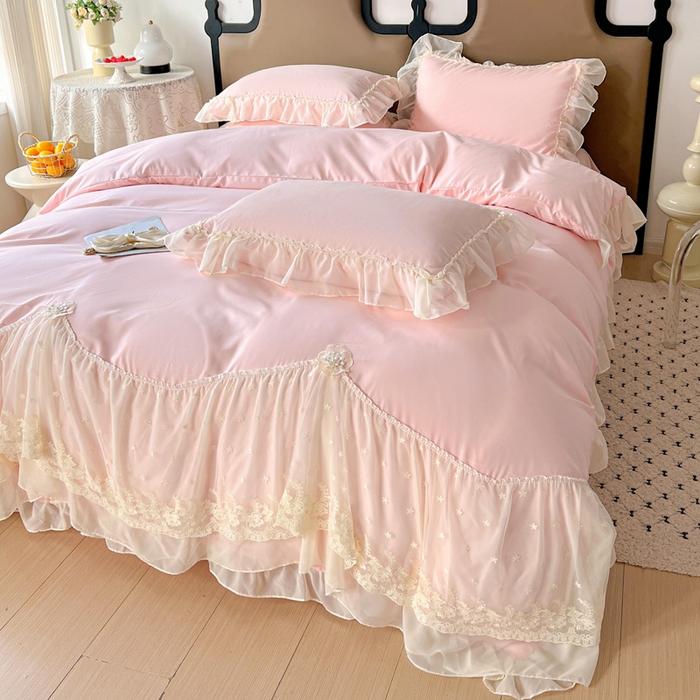 91家纺网 家纺一手货源 找家纺 艺玲家纺 2025新款糯小棉爱丽莎雪纺花边四件套 爱丽莎-粉