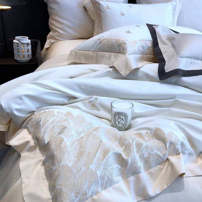 91家纺网 家纺一手货源 找家纺 佳汐蓝2025新款清雅自然刺绣黄金棉系列四件套价格表券后不低于498/518元 春野浮绿-奶杏白