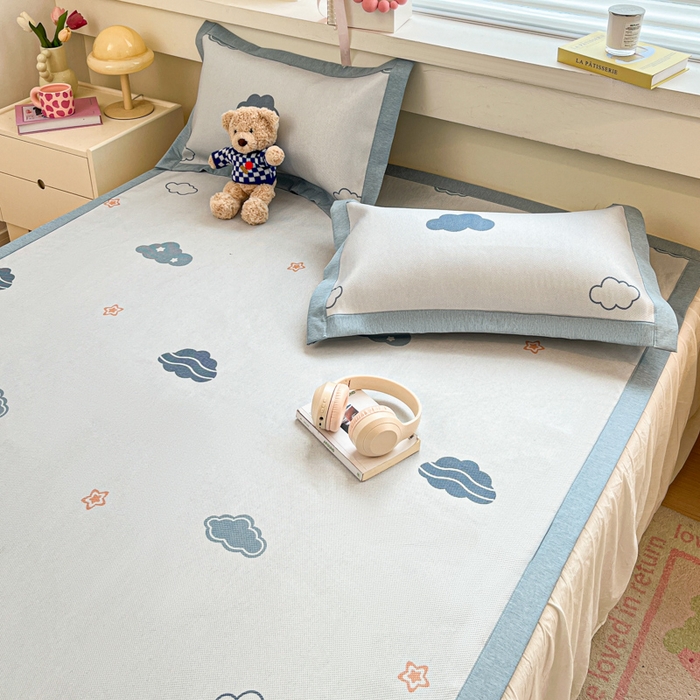 91家纺网 家纺一手货源 找家纺 迪乐妮 2025新款印花真冰藤冰凉席 蓝天白云