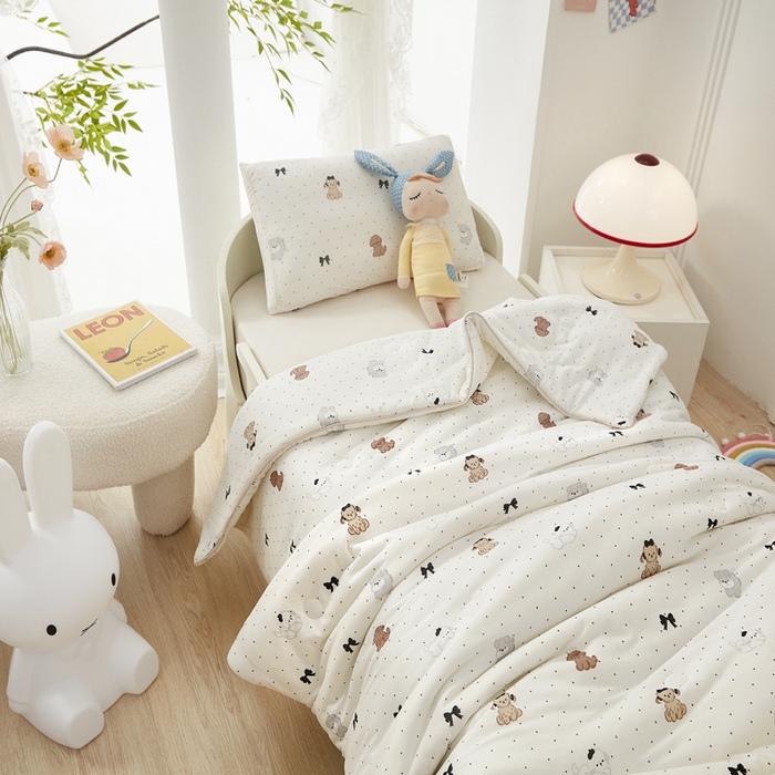 91家纺网 家纺一手货源 找家纺 丝涟家居 2025新款A类双面针织棉卡通小清新滚绳工艺夏被波点狗