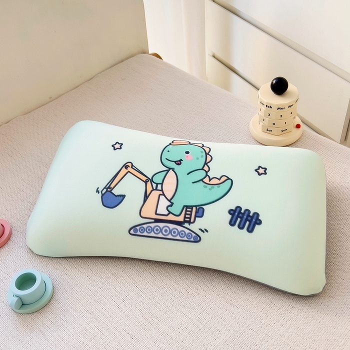 91家纺网 家纺一手货源 找家纺 2025新款卡通凉感丝亲肤枕 挖机恐龙50*30*4 