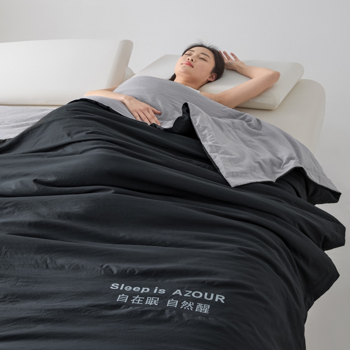 91家纺网 家纺一手货源 找家纺 闲鱼家纺 2025新款某朵同款深睡Pro夏被 自在眠  自然醒 深灰+浅灰