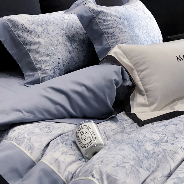 91家纺网 家纺一手货源 找家纺 佳汐蓝2025新款典雅诗意花卉全棉印花四件套券后不低于438/458元 雾隐巴黎-蓝柳色