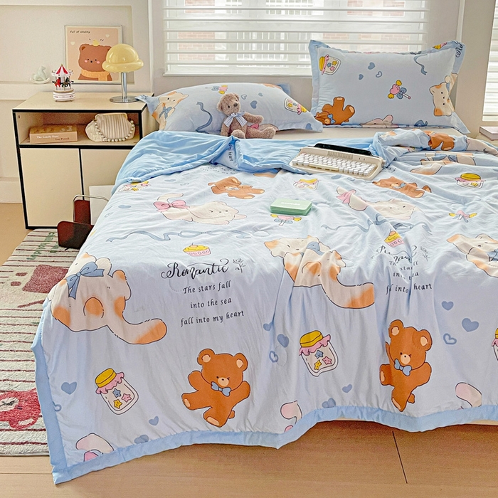 91家纺网 家纺一手货源 找家纺 富艺隆 2025新款水洗棉双层纱夏被 小猫逃离记