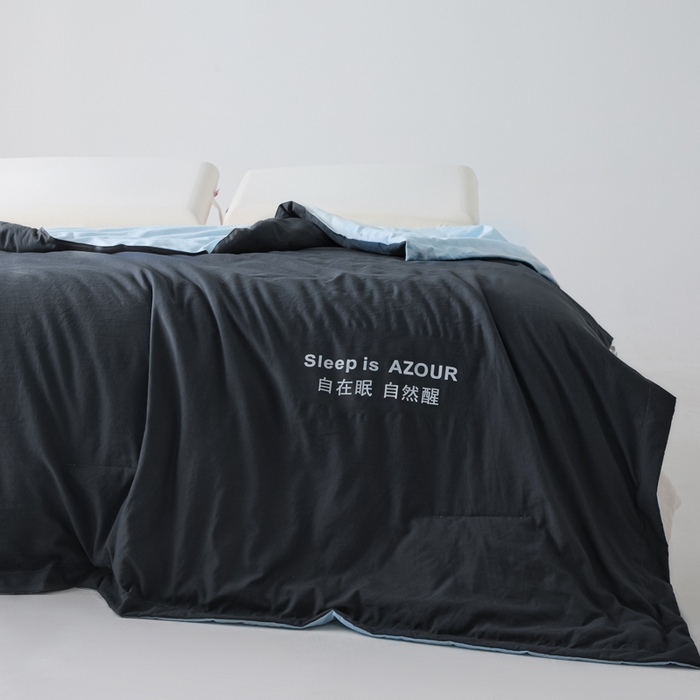 91家纺网 家纺一手货源 找家纺 闲鱼家纺 2025新款某朵同款深睡Pro夏被 自在眠  自然醒 深灰+克莱茵蓝