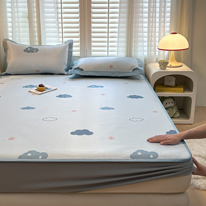 91家纺网 家纺一手货源 找家纺 迪乐妮 2025新款真冰藤印花床笠款凉席 蓝天白云