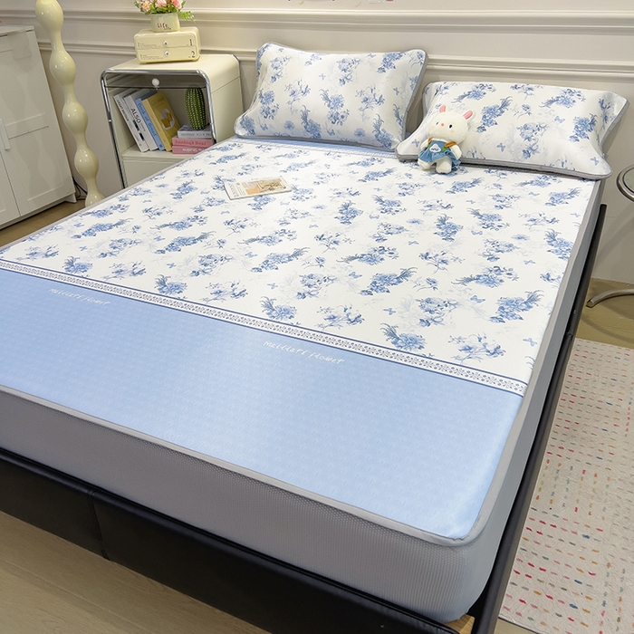 91家纺网 家纺一手货源 找家纺 摩妮卡 2025新款小清新碳光冰丝软席床笠款单床笠三件套 花绮梦-蓝