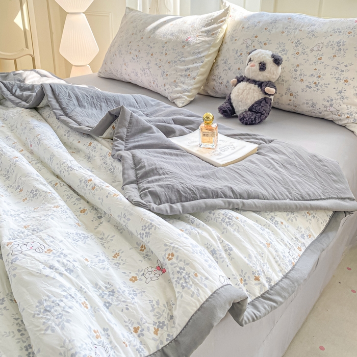 91家纺网 家纺一手货源 找家纺 2025梦初语新款水洗棉印花棉花被 花园兔兔