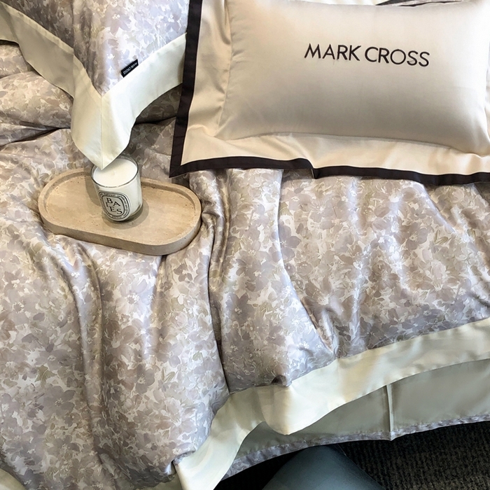 91家纺网 家纺一手货源 找家纺 佳汐蓝2025新款典雅诗意花卉全棉印花四件套券后不低于438/458元 馥雅铃兰-月灰蓝