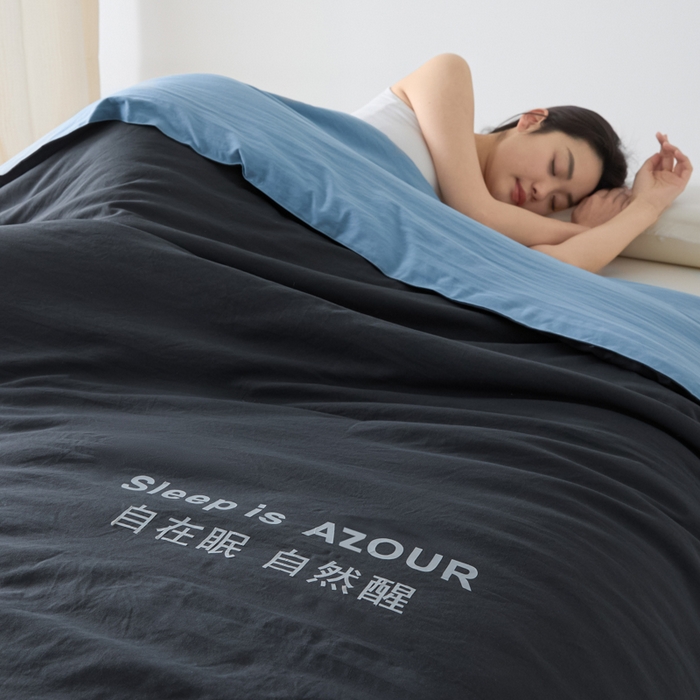 91家纺网 家纺一手货源 找家纺 闲鱼家纺 2025新款某朵同款深睡Pro夏被 自在眠  自然醒 深灰+普鲁士蓝