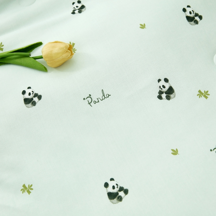 91家纺网 家纺一手货源 找家纺 丝涟家居 2025新款A类双面针织棉卡通小清新滚绳工艺夏被熊猫乐园