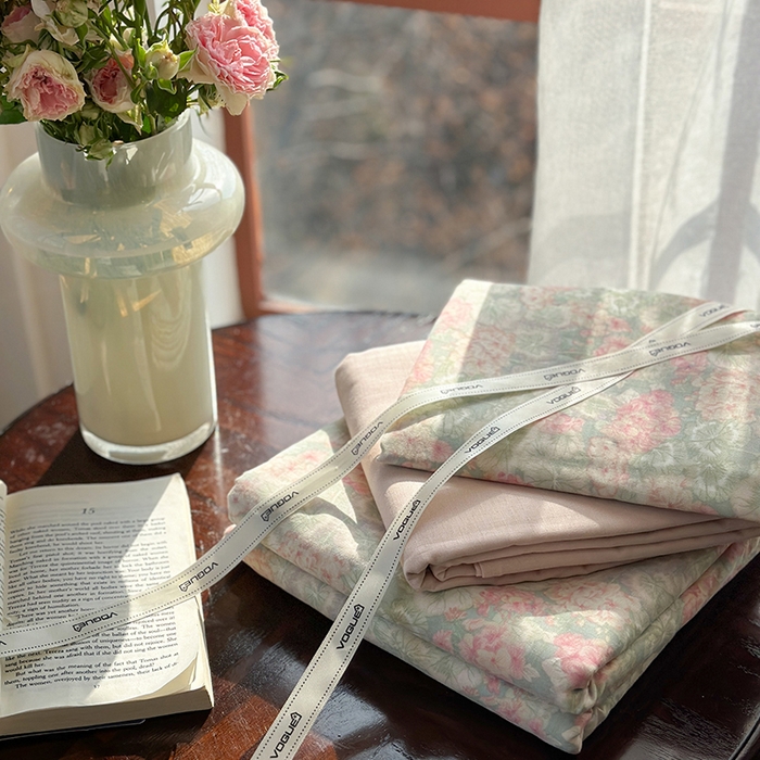 91家纺网 家纺一手货源 找家纺 麦伦家居 2025新款全棉有氧双层纱简约款系列四件套 荷塘月色