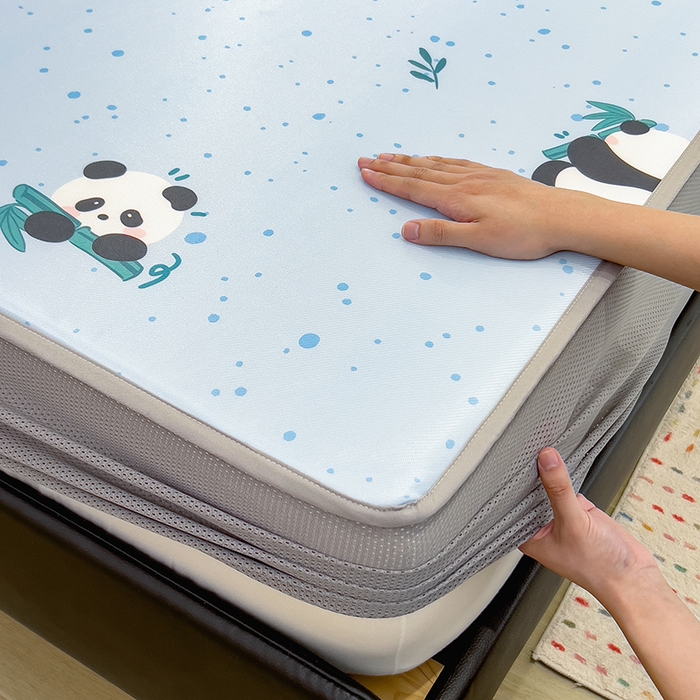 91家纺网 家纺一手货源 找家纺 摩妮卡 2025新款小清新碳光冰丝软席床笠款单床笠三件套 冰蓝熊猫