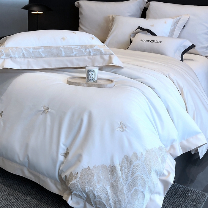 91家纺网 家纺一手货源 找家纺 佳汐蓝2025新款清雅自然刺绣黄金棉系列四件套价格表券后不低于498/518元 春野浮绿-奶杏白