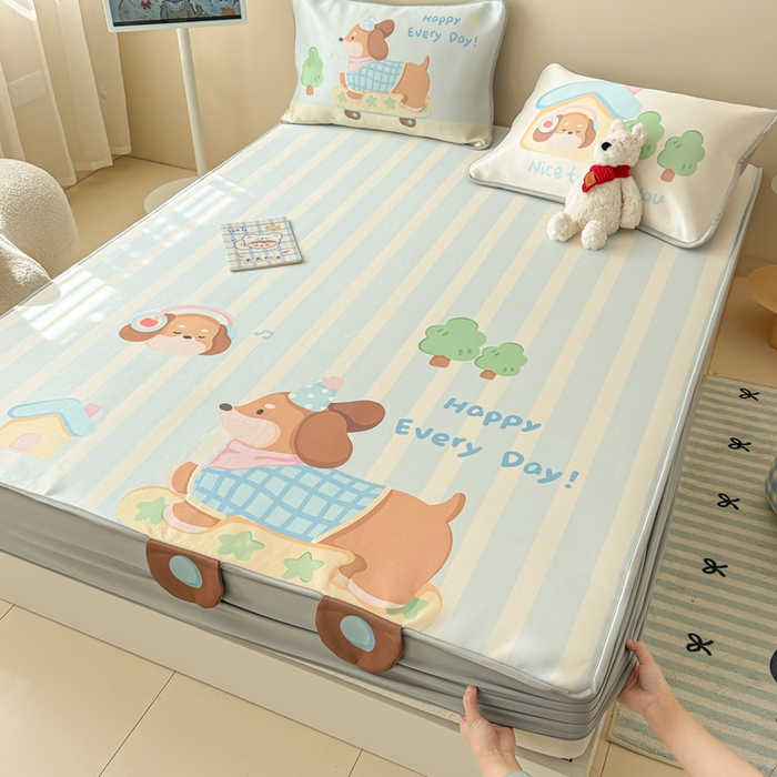 91家纺网 家纺一手货源 找家纺 慕尚家纺 2025新款凉感卡通工艺席床笠-小腊肠