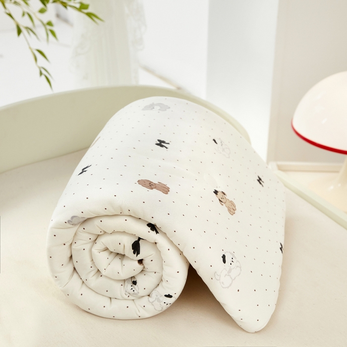 91家纺网 家纺一手货源 找家纺 丝涟家居 2025新款A类双面针织棉卡通小清新滚绳工艺夏被波点狗