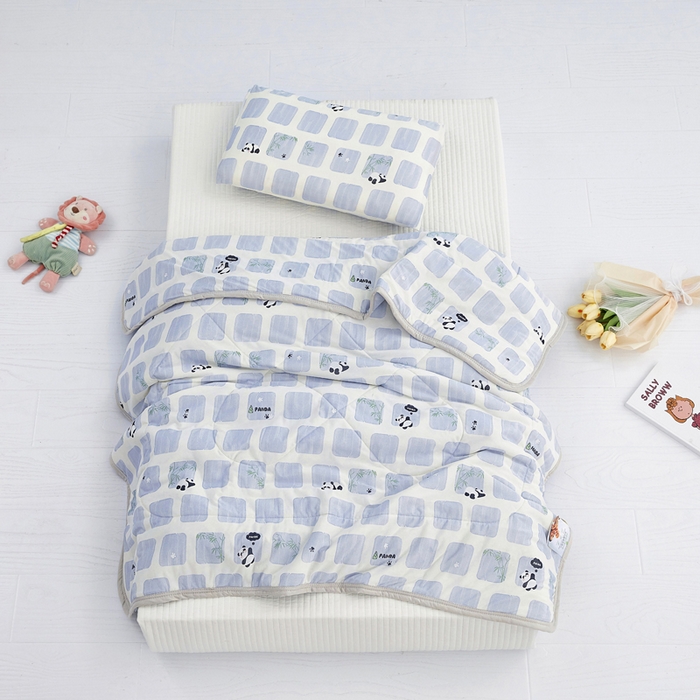 91家纺网 家纺一手货源 找家纺 丝涟家居 2025新款A类卡通小清新双面印花凉感丝夏被小熊猫