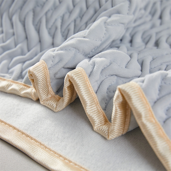 91家纺网 家纺一手货源 找家纺 情恒家纺 2025新款德芙绒工艺款全包床头罩 流光银