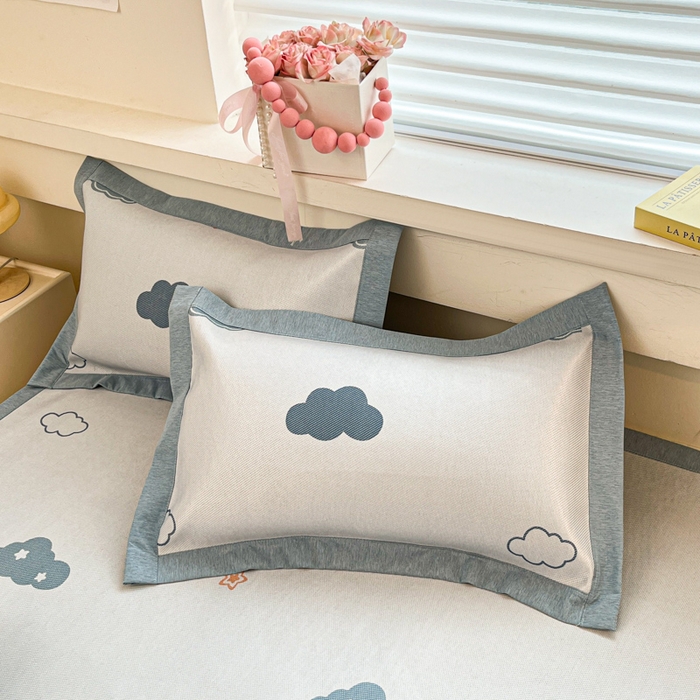 91家纺网 家纺一手货源 找家纺 迪乐妮 2025新款印花真冰藤冰凉席 蓝天白云