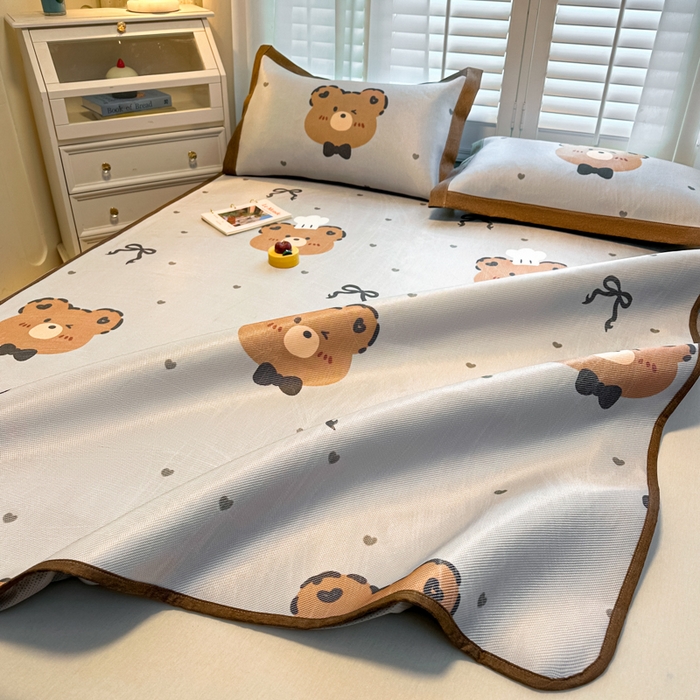 91家纺网 家纺一手货源 找家纺 迪乐妮 2025新款真冰藤印花床笠款凉席 爱心熊