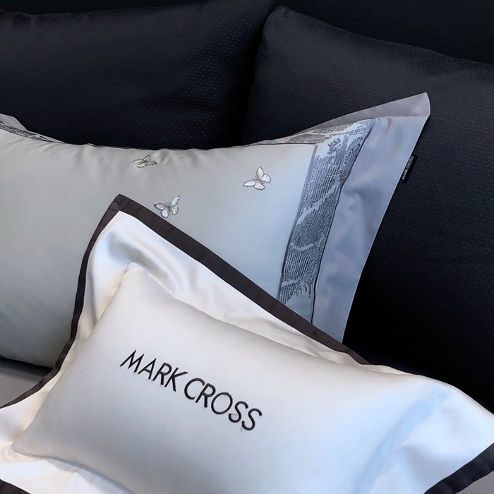 91家纺网 家纺一手货源 找家纺 佳汐蓝2025新款清雅自然刺绣黄金棉系列四件套价格表券后不低于498/518元 春野浮绿-雾隐灰