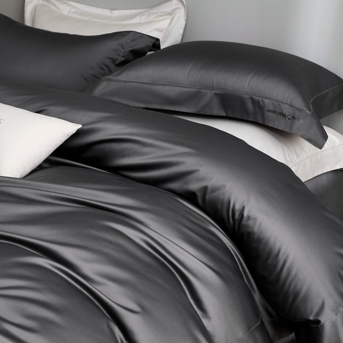 91家纺网 家纺一手货源 找家纺 佳汐蓝 2025新款奢简高支棉柔雾奢缎长绒棉四件套券后不低于628/648元 百慕灰