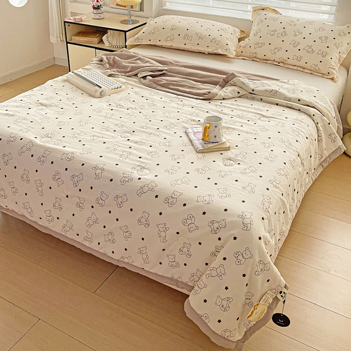 91家纺网 家纺一手货源 找家纺 富艺隆 2025新款水洗棉双层纱夏被 小熊院长