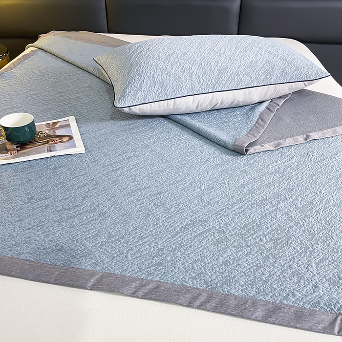 91家纺网 家纺一手货源 找家纺 锦罗绣 2025春夏新款PE中分子凉感提花软凉席席子 流金岁月-深蓝 床单款