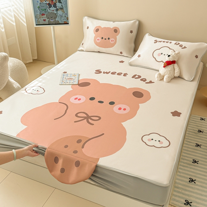 91家纺网 家纺一手货源 找家纺 慕尚家纺 2025新款凉感卡通工艺席床笠-饼干熊