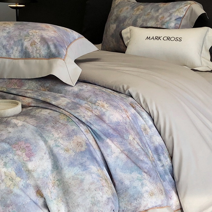 91家纺网 家纺一手货源 找家纺 佳汐蓝2025新款典雅诗意花卉全棉印花四件套券后不低于438/458元 时光之恋-柔雾蓝