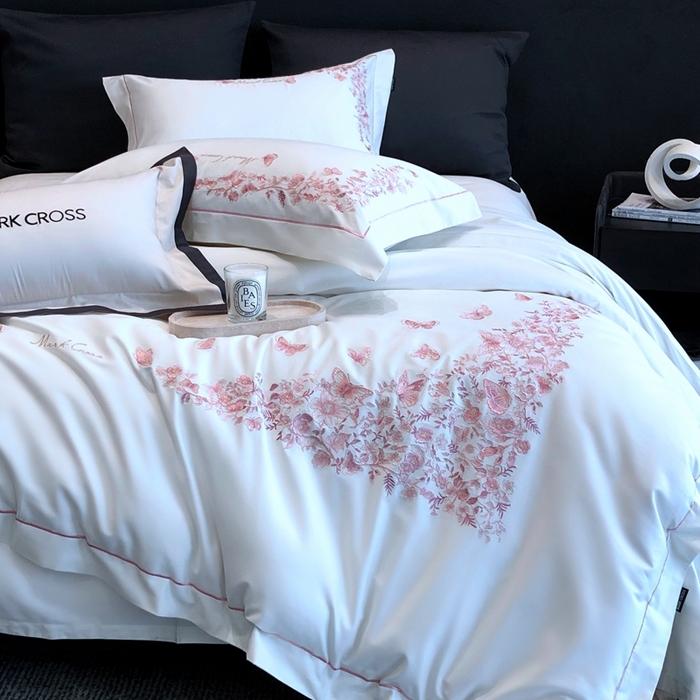 91家纺网 家纺一手货源 找家纺 佳汐蓝2025新款清雅自然刺绣黄金棉系列四件套价格表券后不低于498/518元 苏莉春天-羽缎白