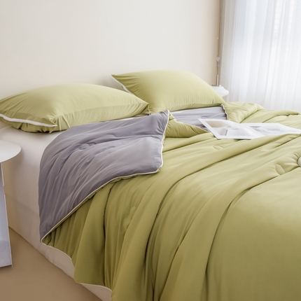 91家纺网 家纺一手货源 找家纺 2025新款A类纯色双拼冰淇淋云母凉感丝夏被空调被（抽空压缩可供跨境） 优雅黄拼灰