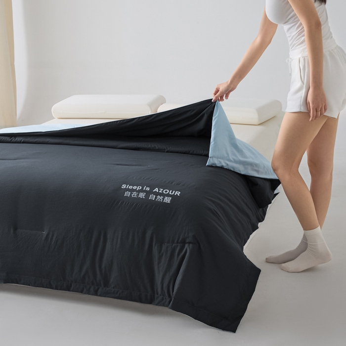 91家纺网 家纺一手货源 找家纺 闲鱼家纺 2025新款某朵同款深睡Pro夏被 自在眠  自然醒 深灰+克莱茵蓝