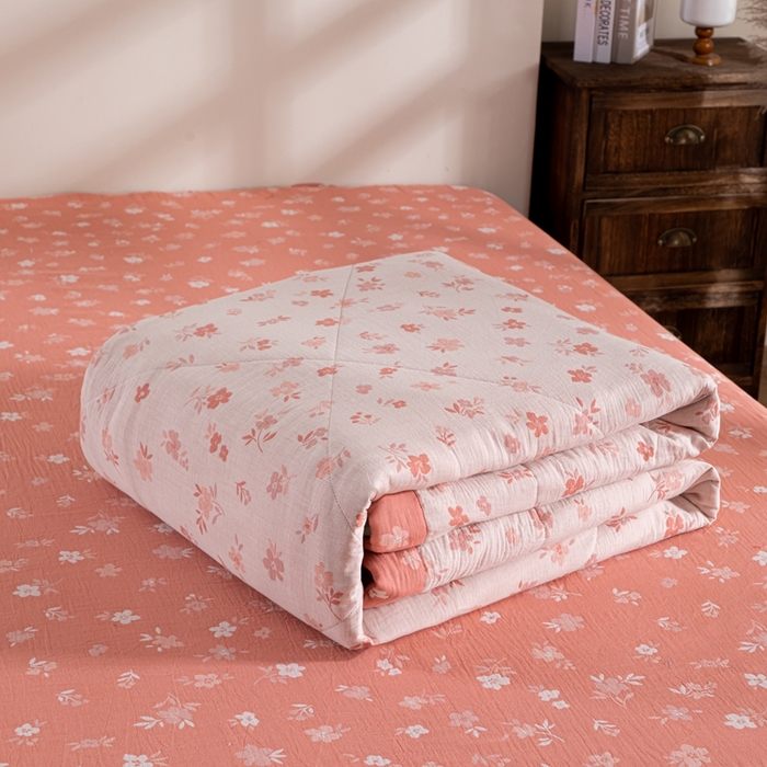 91家纺网 家纺一手货源 找家纺 鑫棉坊 2025新款A类里外全棉双层纱可机洗棉花空调被夏凉被四件套 粉韵繁花