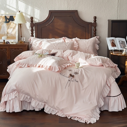 乐朵家居 2025新款 花璟枝 天丝缎 夹棉床盖四件套 嫩粉玉