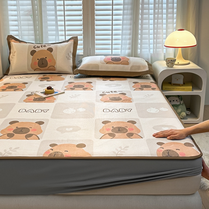 91家纺网 家纺一手货源 找家纺 迪乐妮 2025新款真冰藤印花床笠款凉席 卡比巴拉