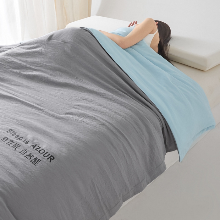91家纺网 家纺一手货源 找家纺 闲鱼家纺 2025新款某朵同款深睡Pro夏被 自在眠  自然醒 浅灰+克莱茵蓝