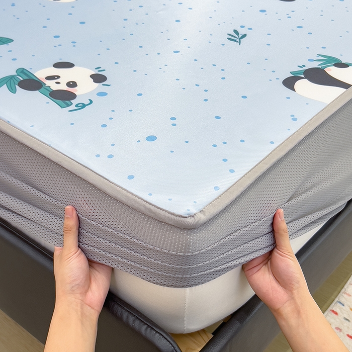 91家纺网 家纺一手货源 找家纺 摩妮卡 2025新款小清新碳光冰丝软席床笠款单床笠三件套 冰蓝熊猫