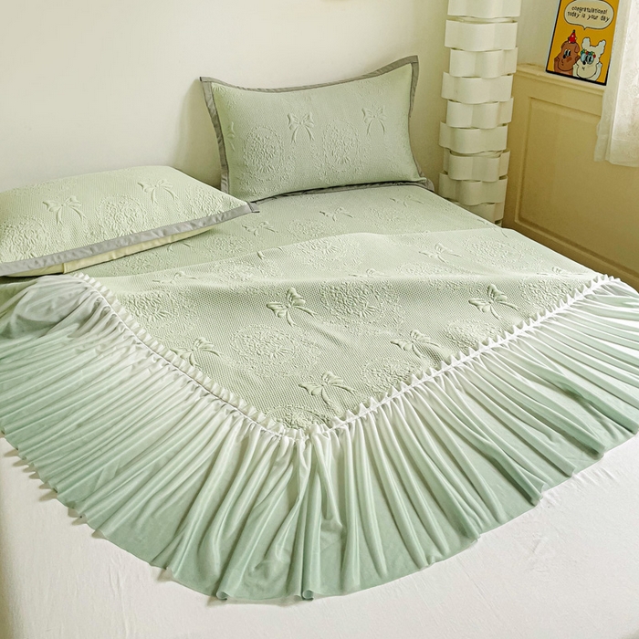 91家纺网 家纺一手货源 找家纺 富馨莱 2025春夏新款公主仙女风480克PE凉感凉豆豆床裙凉席三件套 蝴蝶结-绿床裙款