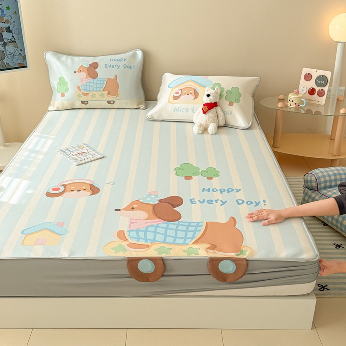 91家纺网 家纺一手货源 找家纺 慕尚家纺 2025新款凉感卡通工艺席床笠-小腊肠