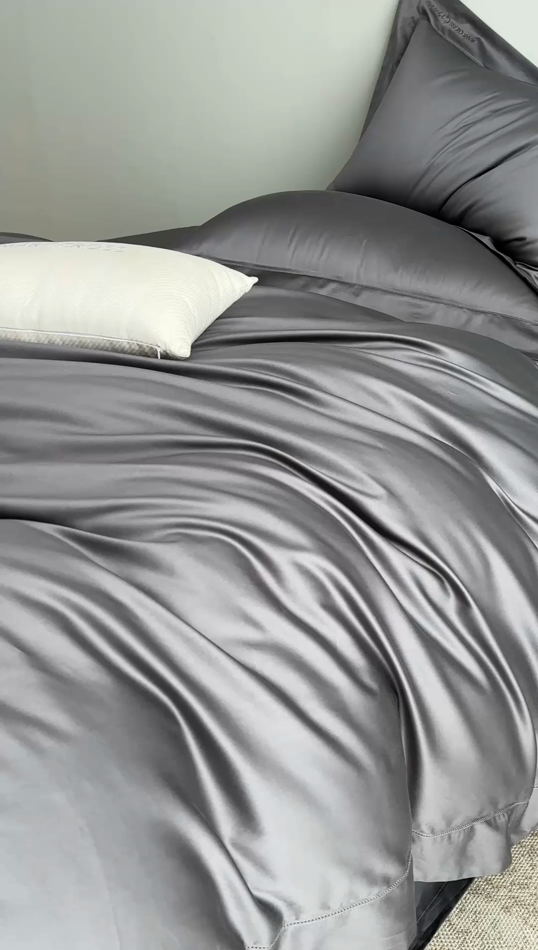 91家纺网 家纺一手货源 找家纺 佳汐蓝 2025新款奢简高支棉柔雾奢缎长绒棉四件套券后不低于628/648元 百慕灰