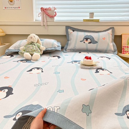 91家纺网 家纺一手货源 找家纺 迪乐妮 2025新款印花真冰藤冰凉席 小企鹅