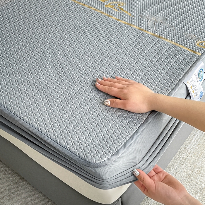 91家纺网 家纺一手货源 找家纺 2025新款提花冰豆豆凉席床笠床席三件套幸运草系列 幸运草-灰