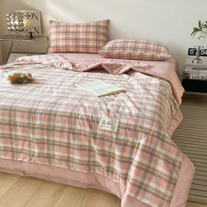 91家纺网 家纺一手货源 找家纺 2025梦初语新款无印风棉花夏被 温馨格