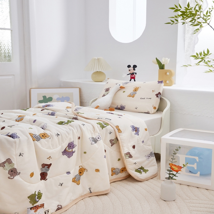 91家纺网 家纺一手货源 找家纺 丝涟家居 2025新款A类卡通小清新双面印花凉感丝夏被雪纳瑞